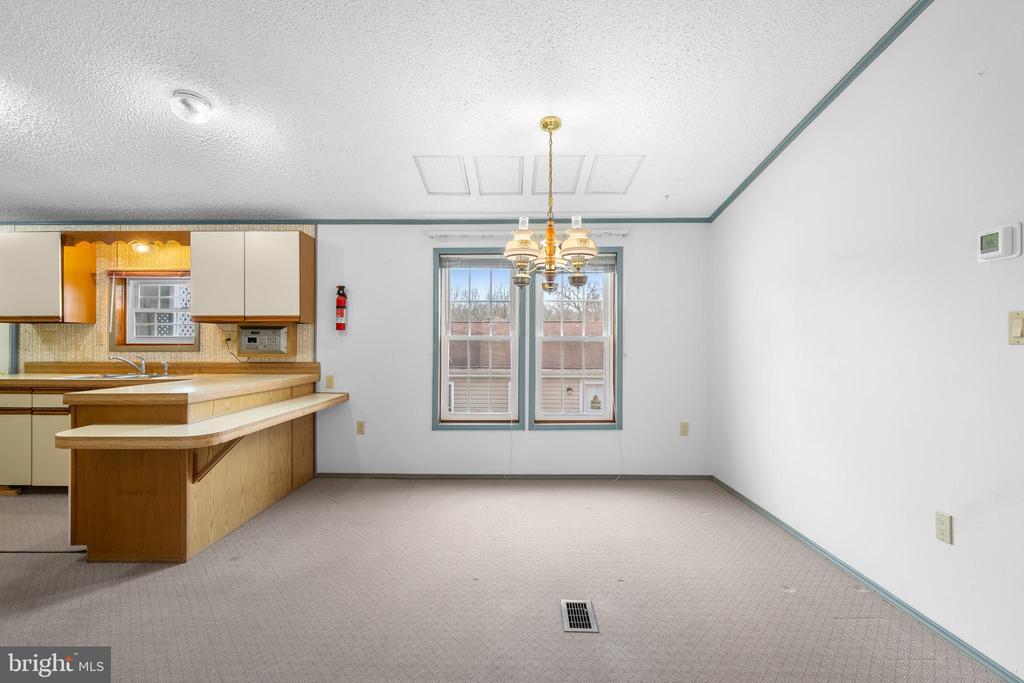 907 LAKEVIEW DRIVE