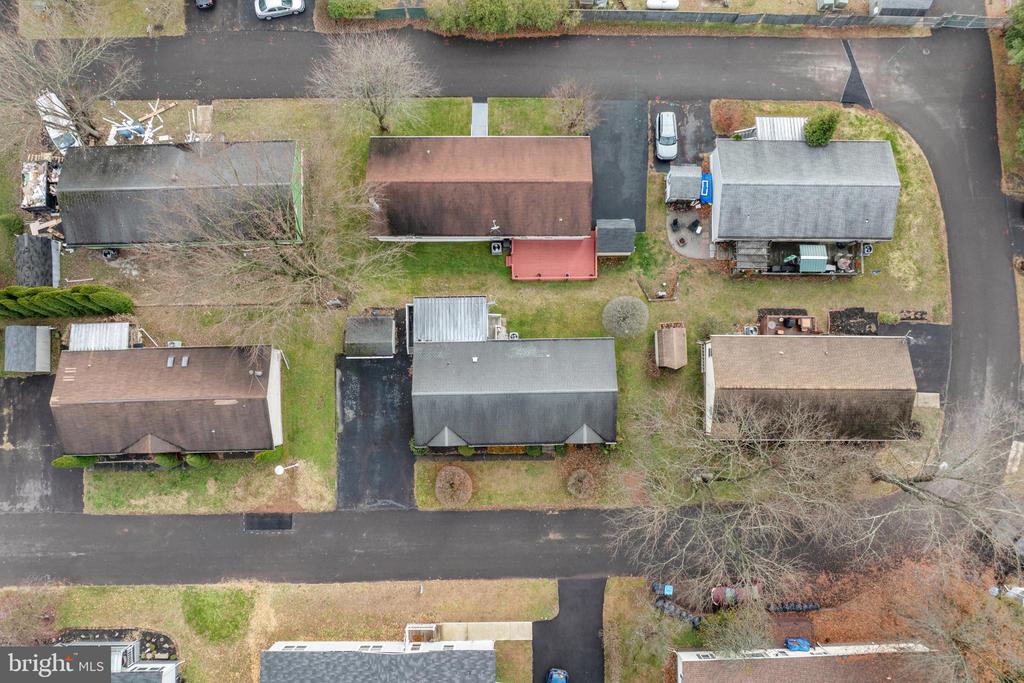 907 LAKEVIEW DRIVE