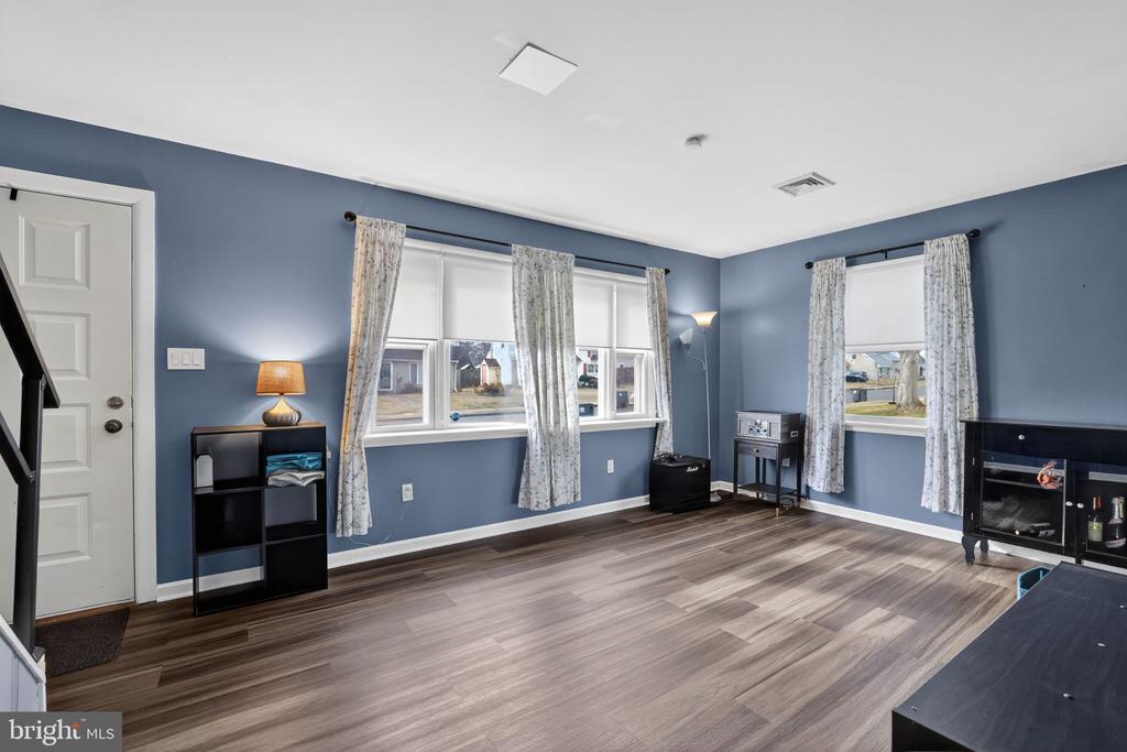 313 W WALNUT STREET