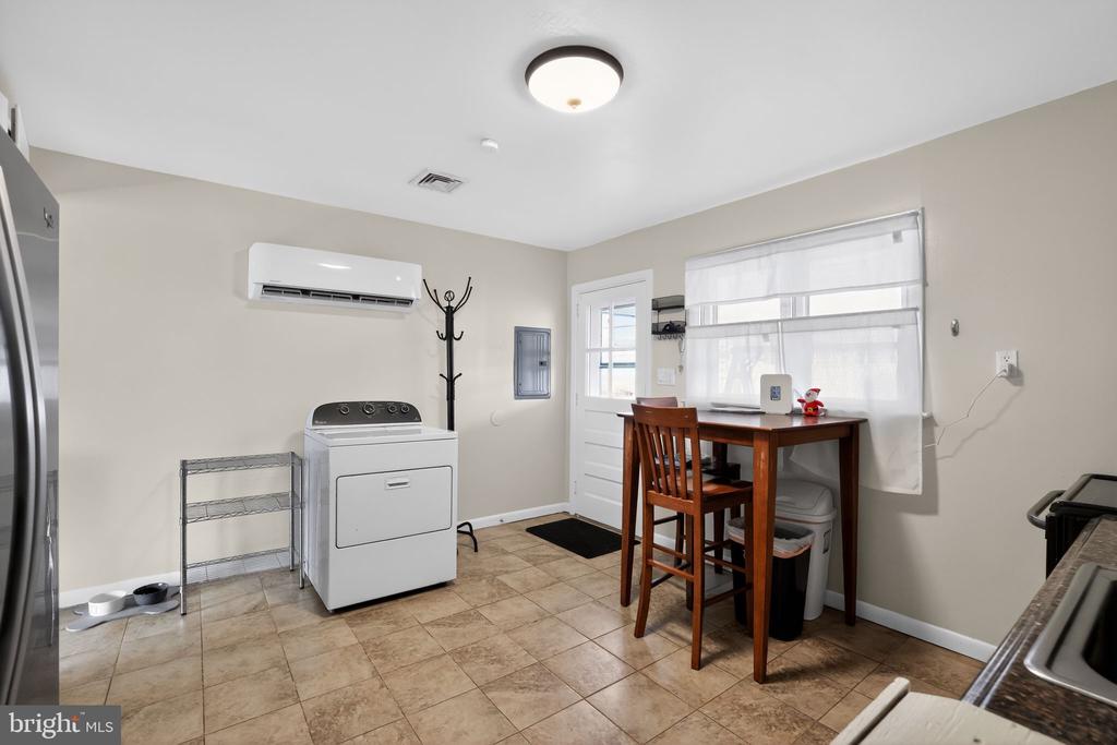 313 W WALNUT STREET