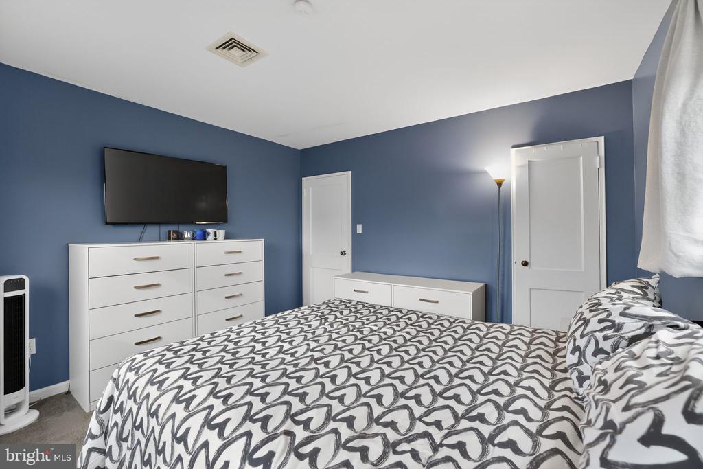 313 W WALNUT STREET