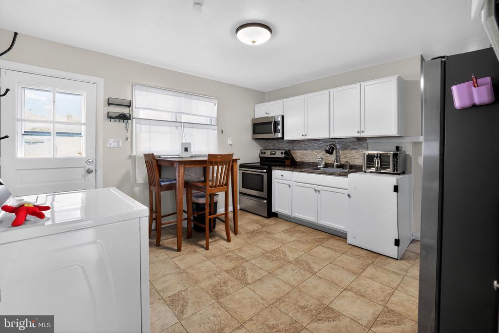 313 W WALNUT STREET
