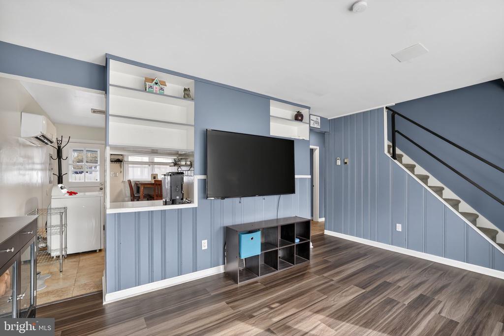 313 W WALNUT STREET