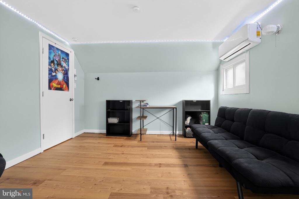 313 W WALNUT STREET