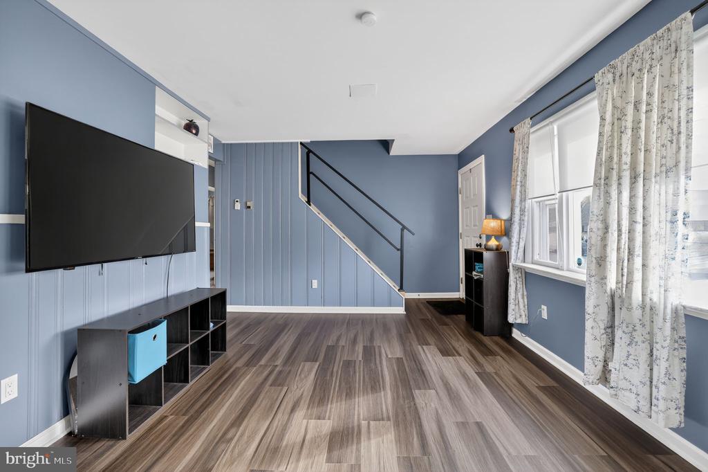 313 W WALNUT STREET