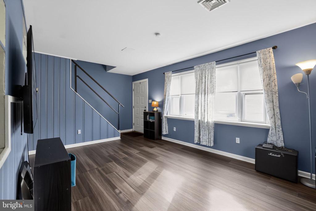 313 W WALNUT STREET