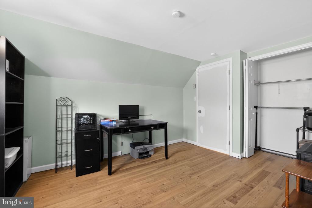 313 W WALNUT STREET