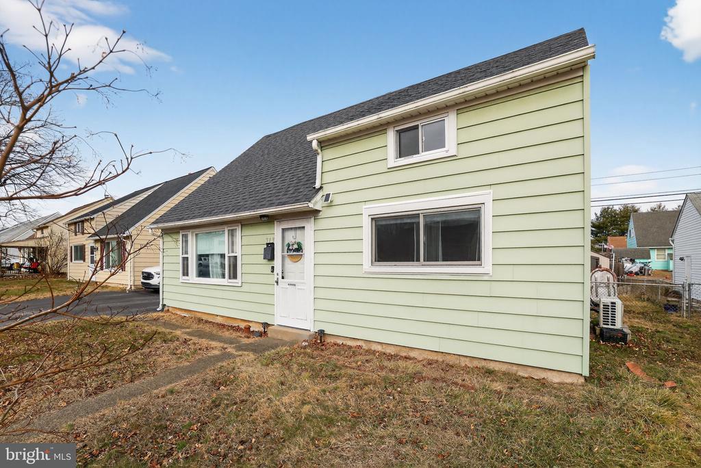 313 W WALNUT STREET