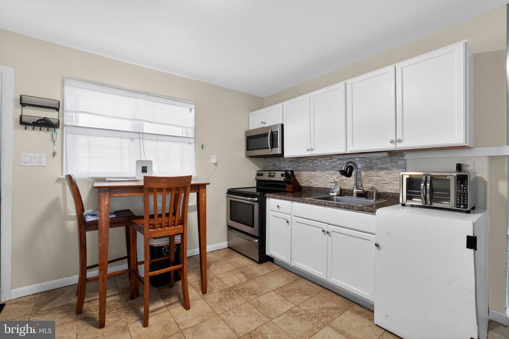 313 W WALNUT STREET