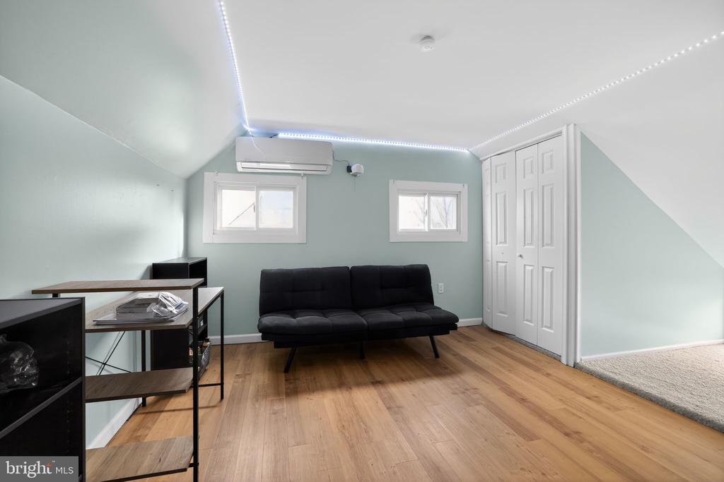 313 W WALNUT STREET