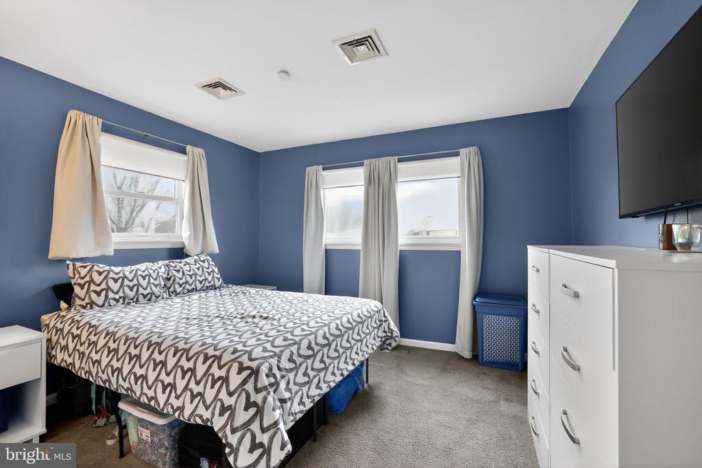 313 W WALNUT STREET