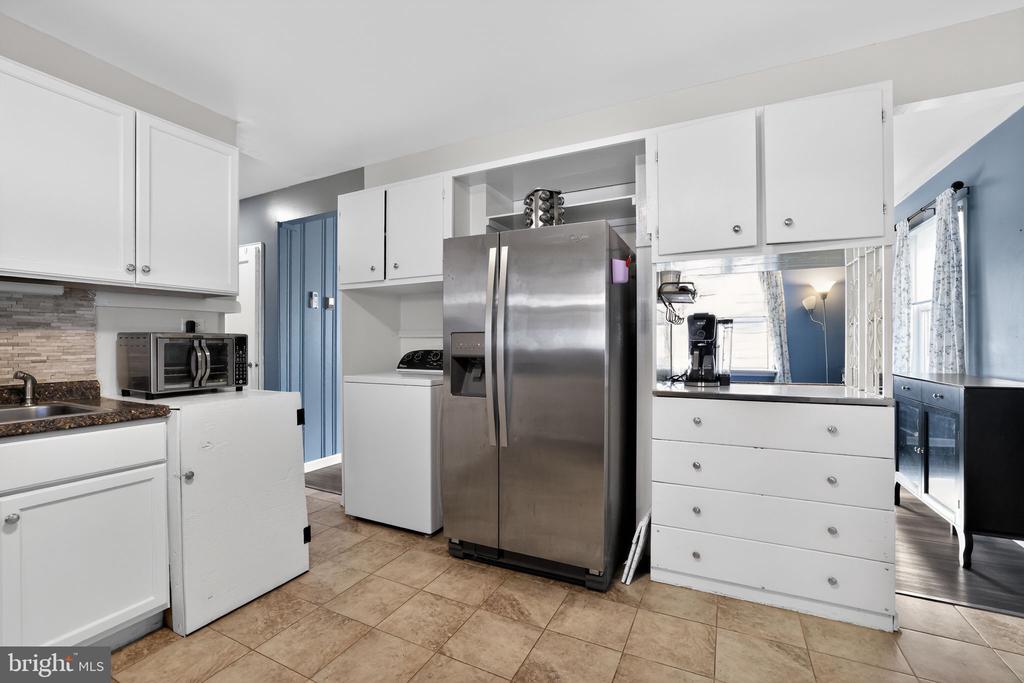 313 W WALNUT STREET