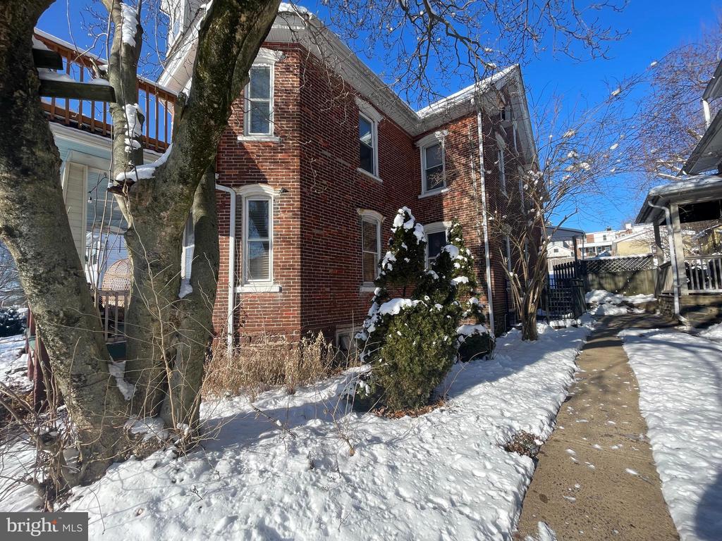 47 GREEN STREET APT B