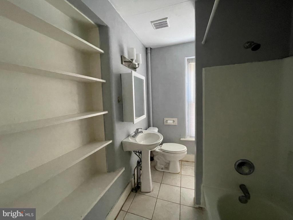 47 GREEN STREET APT B
