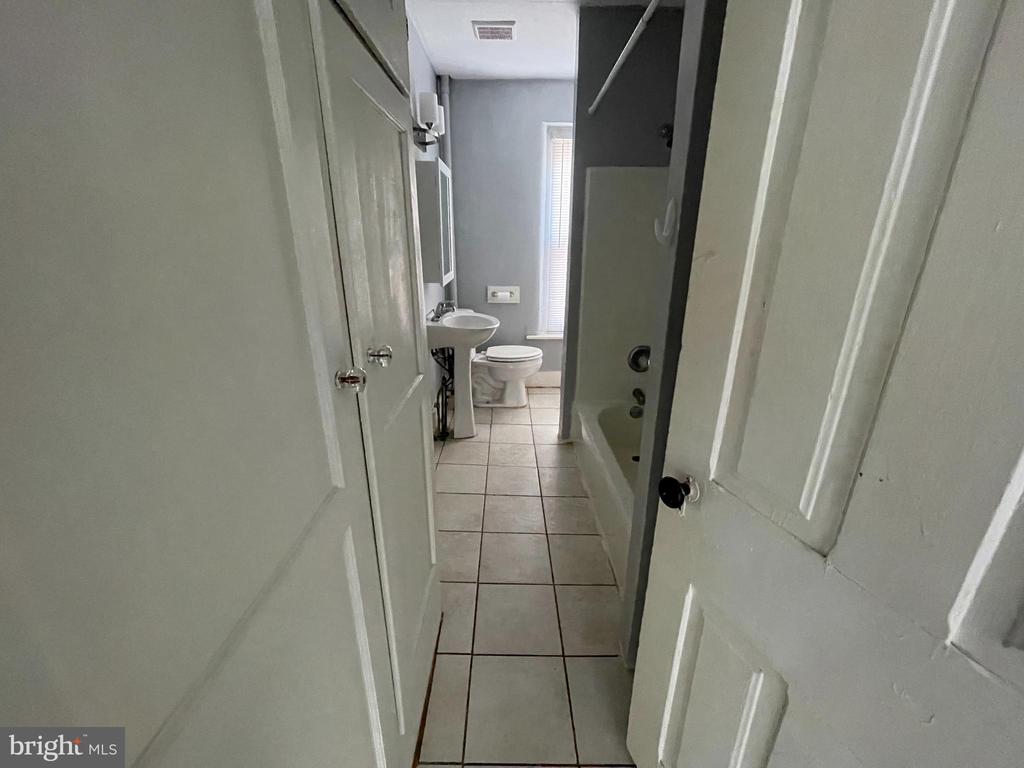47 GREEN STREET APT B