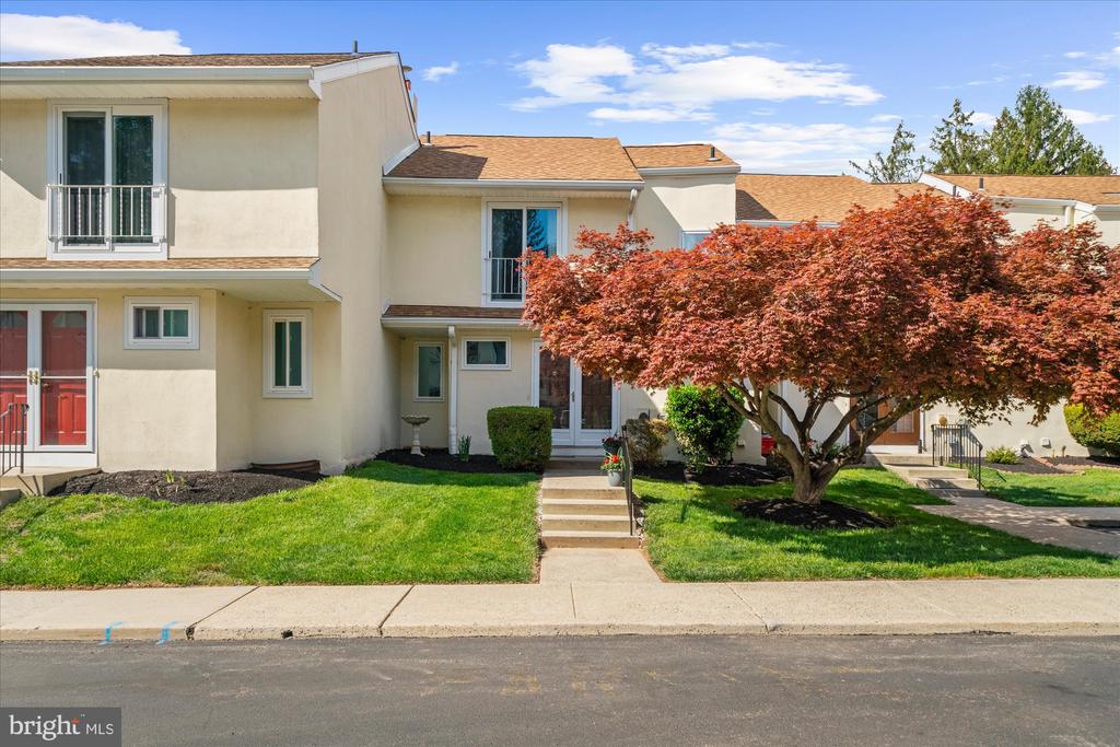 805 CHERRY CIRCLE