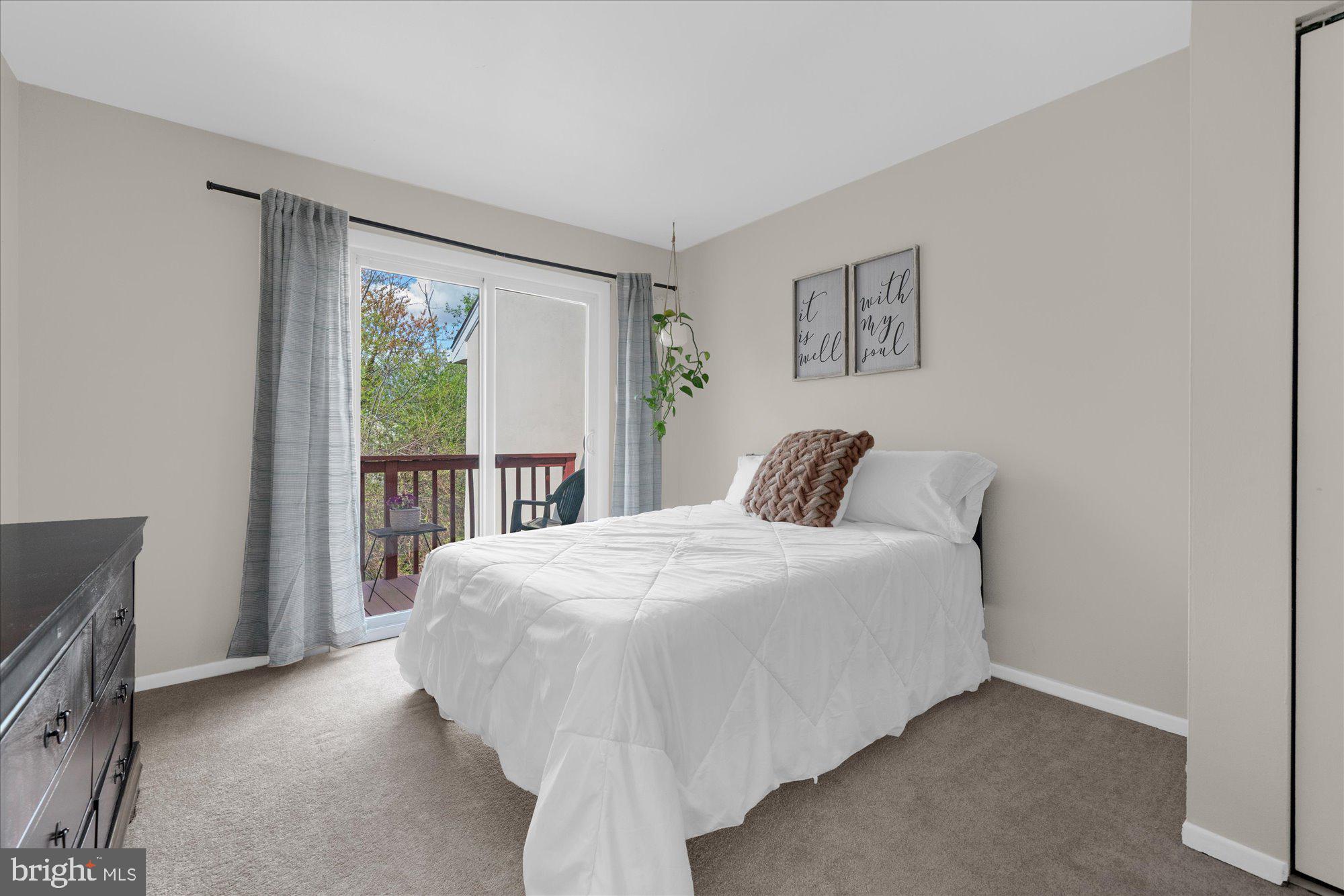 805 CHERRY CIRCLE