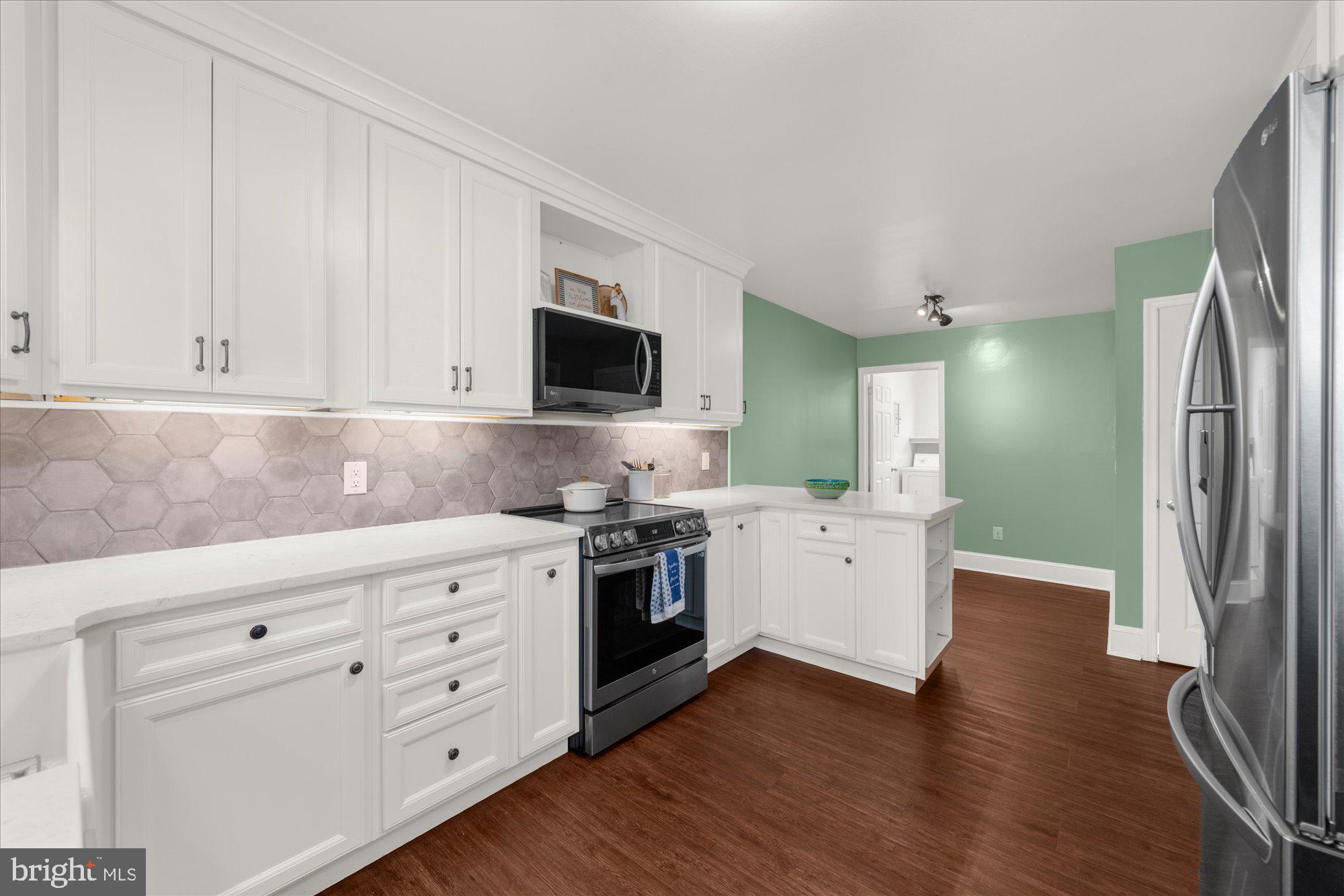 805 CHERRY CIRCLE