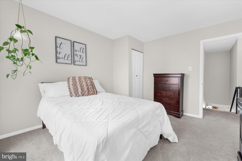 805 CHERRY CIRCLE
