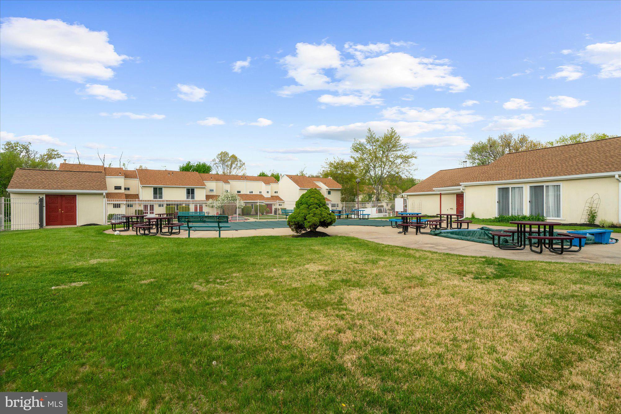 805 CHERRY CIRCLE