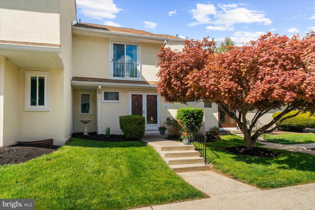 805 CHERRY CIRCLE