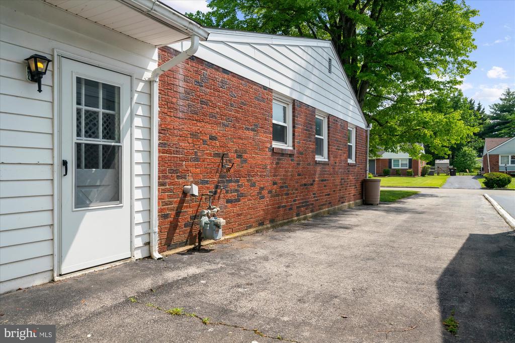 103 LAWNTON ROAD