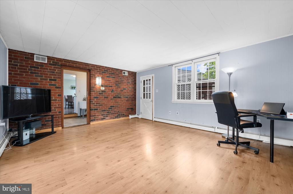 103 LAWNTON ROAD
