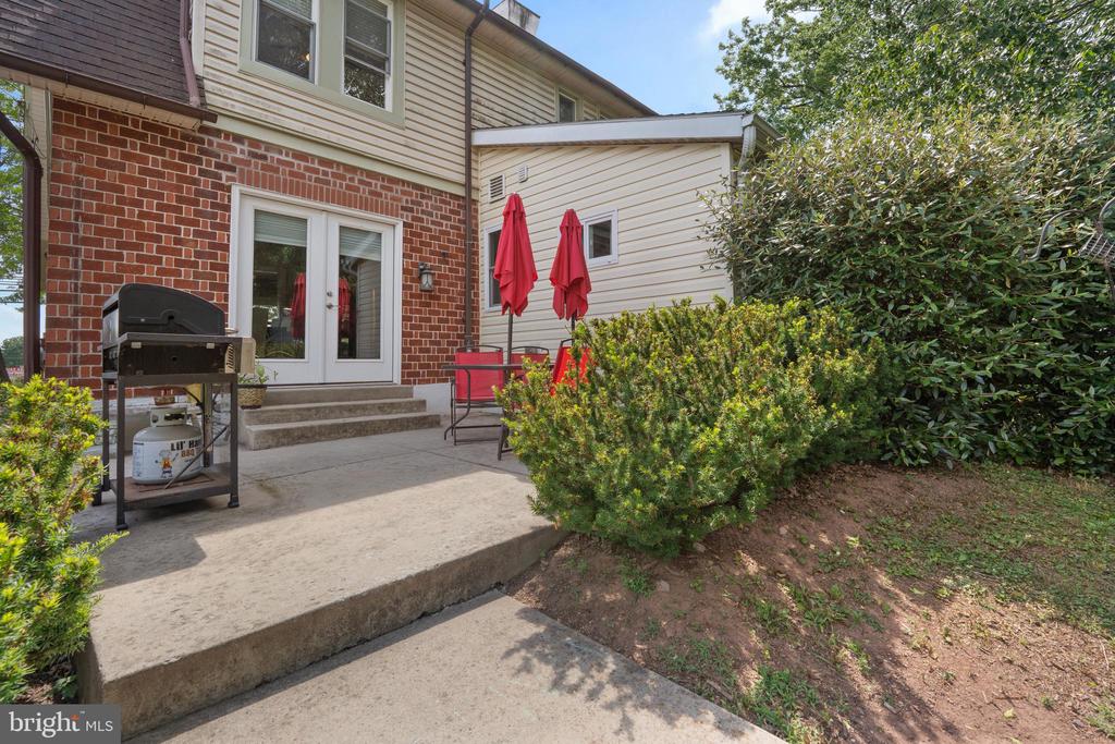 133 W MAIN STREET 1