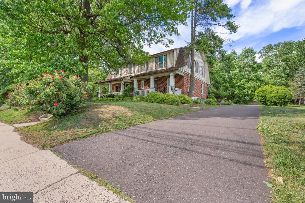 133 W MAIN STREET 1