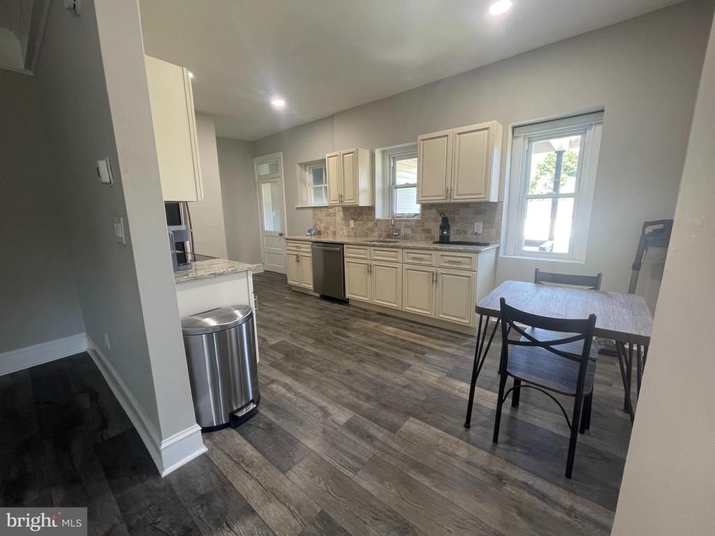 233 MORWOOD ROAD