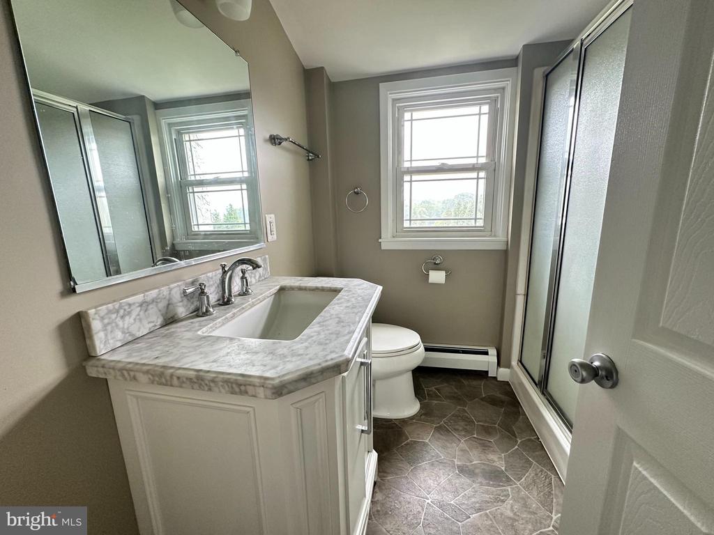 1301 N GRAVEL PIKE Unit: B