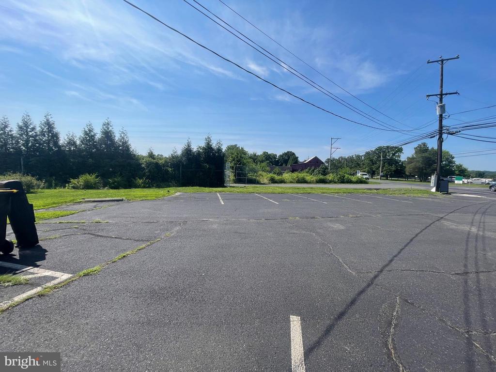 1301 N GRAVEL PIKE Unit: B