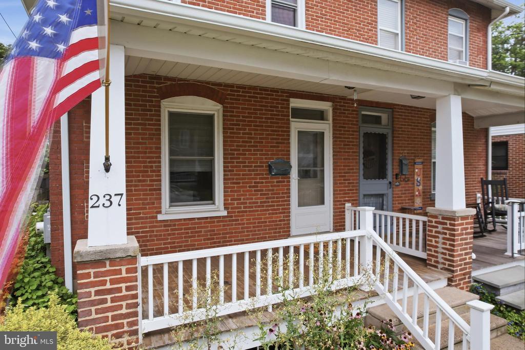 237 W HAMLIN AVENUE
