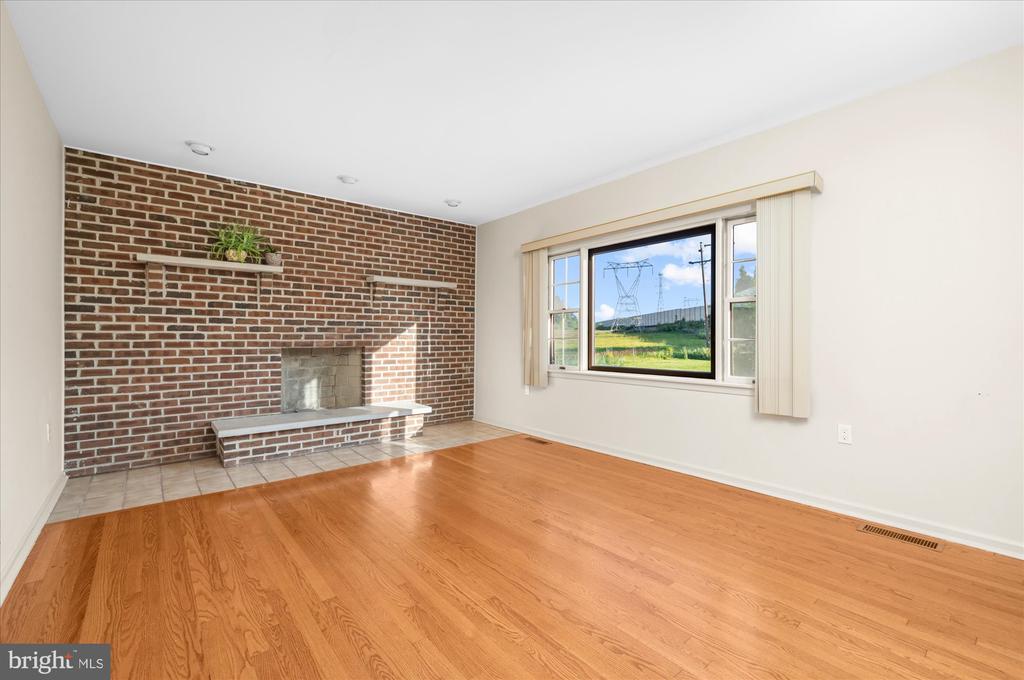 735 E TOWNSHIP LINE ROAD
