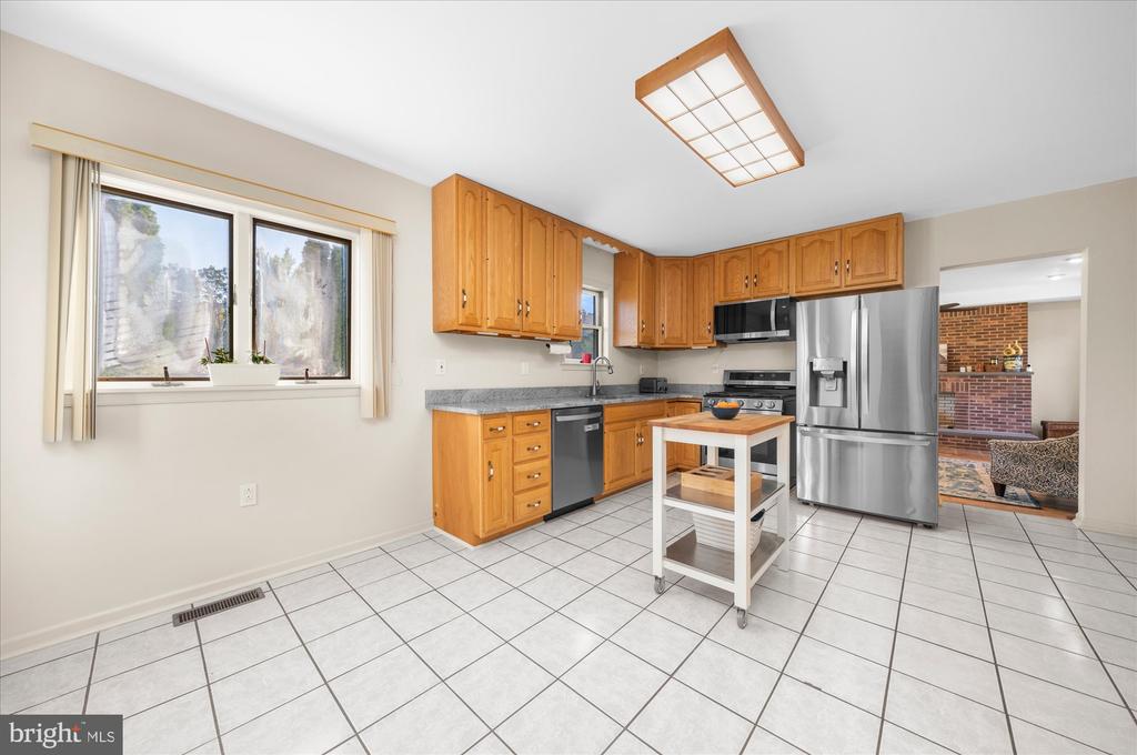 735 E TOWNSHIP LINE ROAD