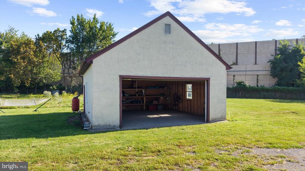 735 E TOWNSHIP LINE ROAD