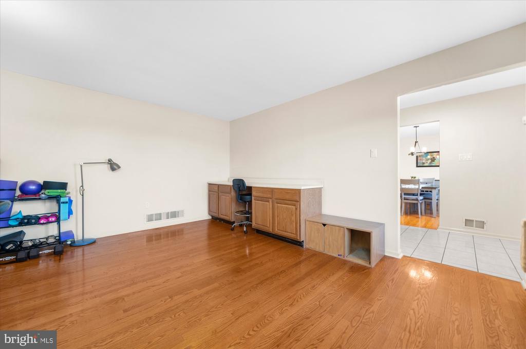 735 E TOWNSHIP LINE ROAD