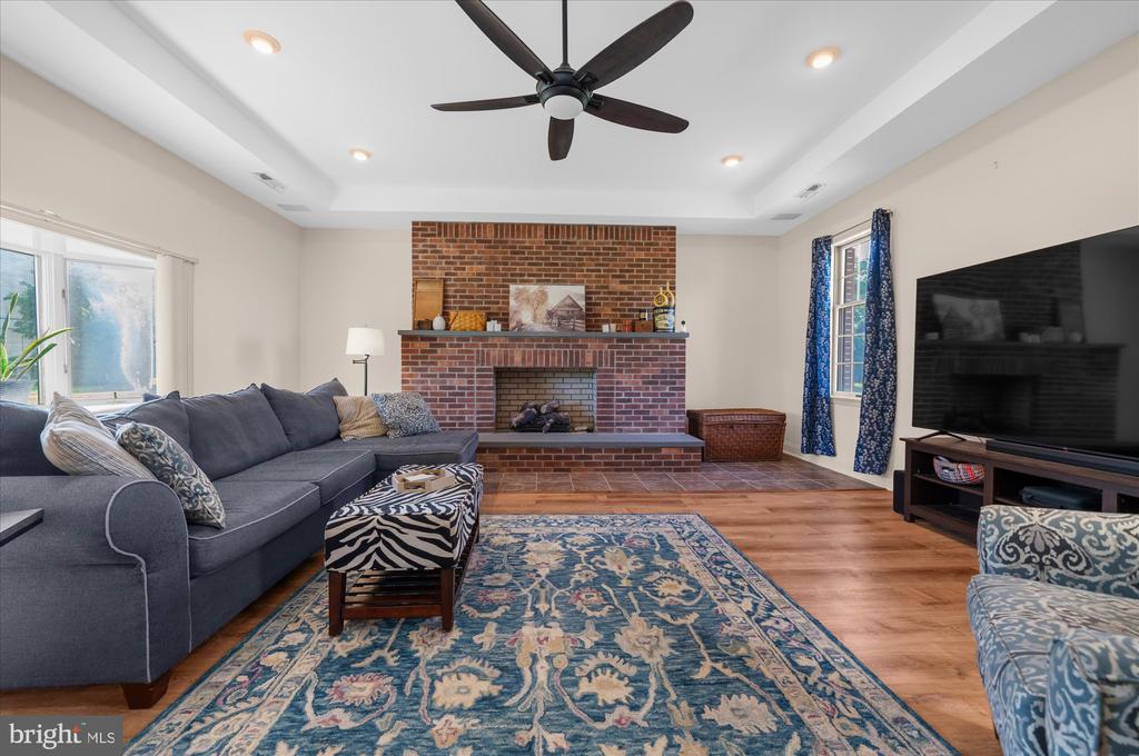 735 E TOWNSHIP LINE ROAD