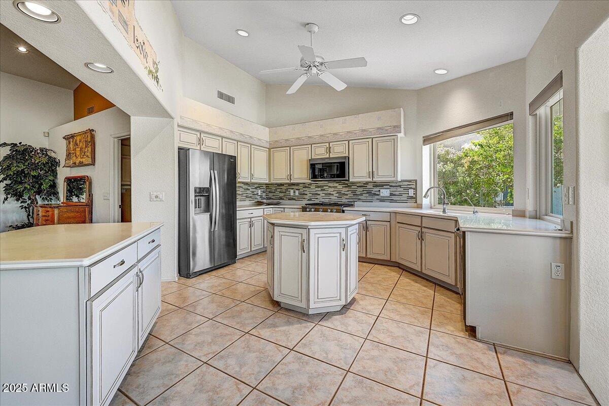 8502 W TOPEKA Drive