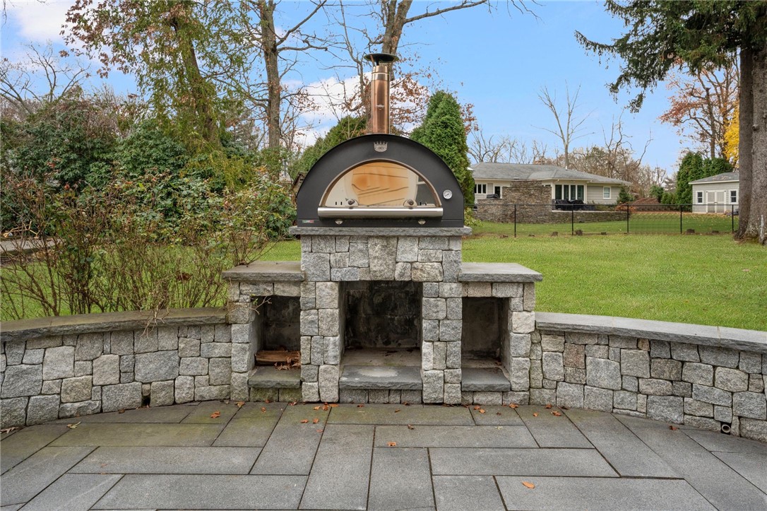 275 Meshanticut Valley Parkway