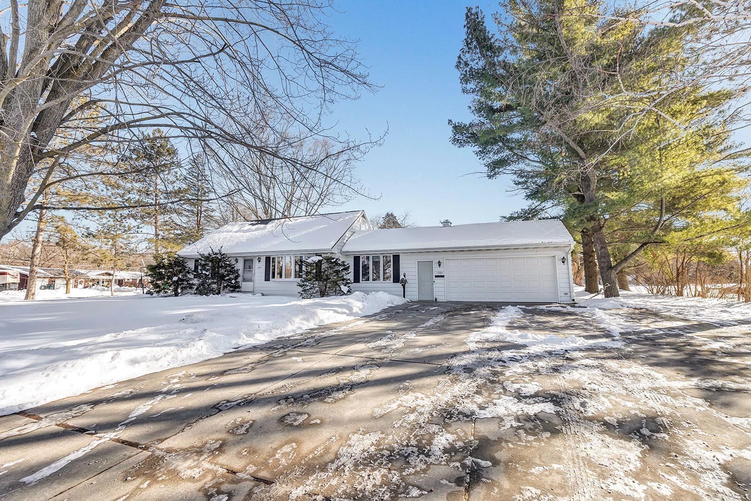 1322 GREENFIELD Avenue