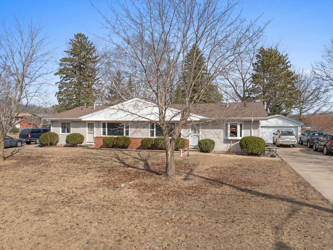 1133 CRESTWOOD Drive