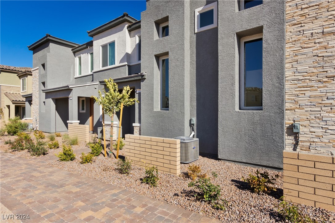 225 Krameria Avenue