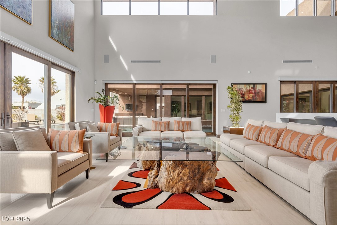 1341 Villa Barolo Avenue