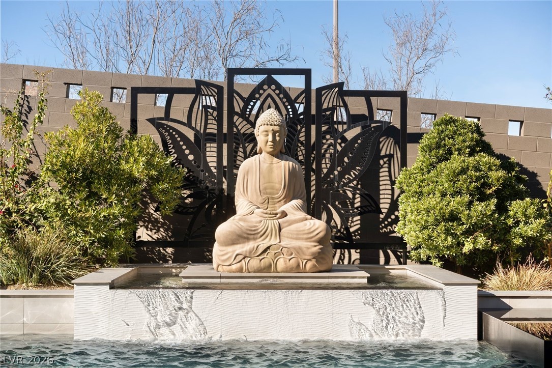 6262 Petroglyph Avenue