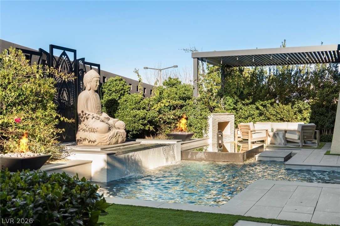 6262 Petroglyph Avenue