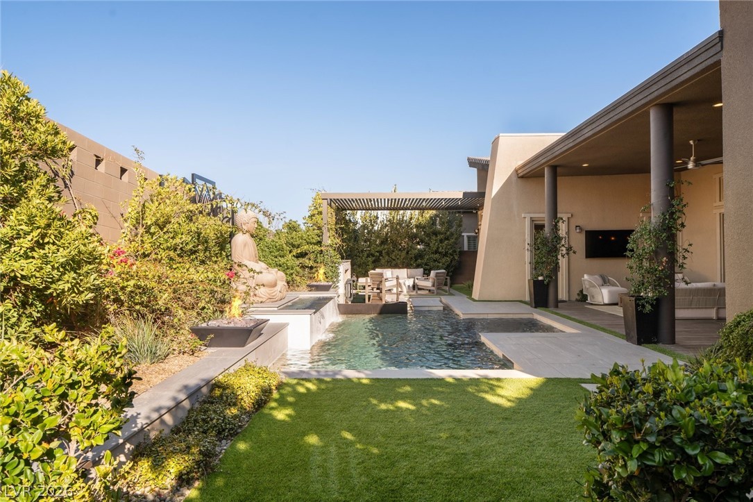 6262 Petroglyph Avenue