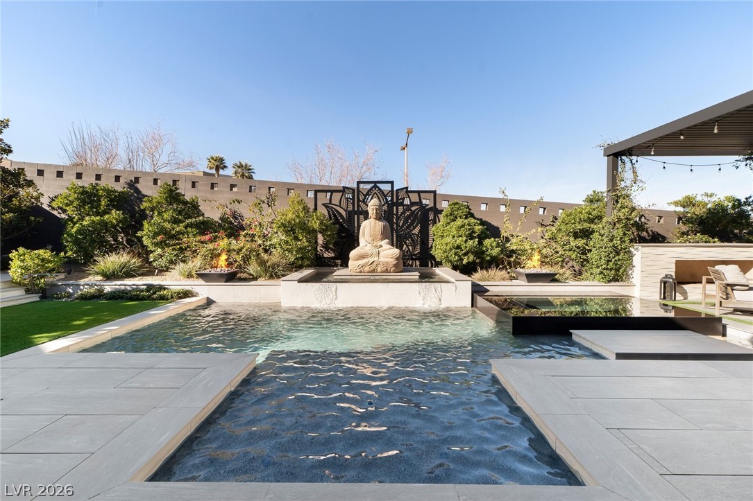 6262 Petroglyph Avenue