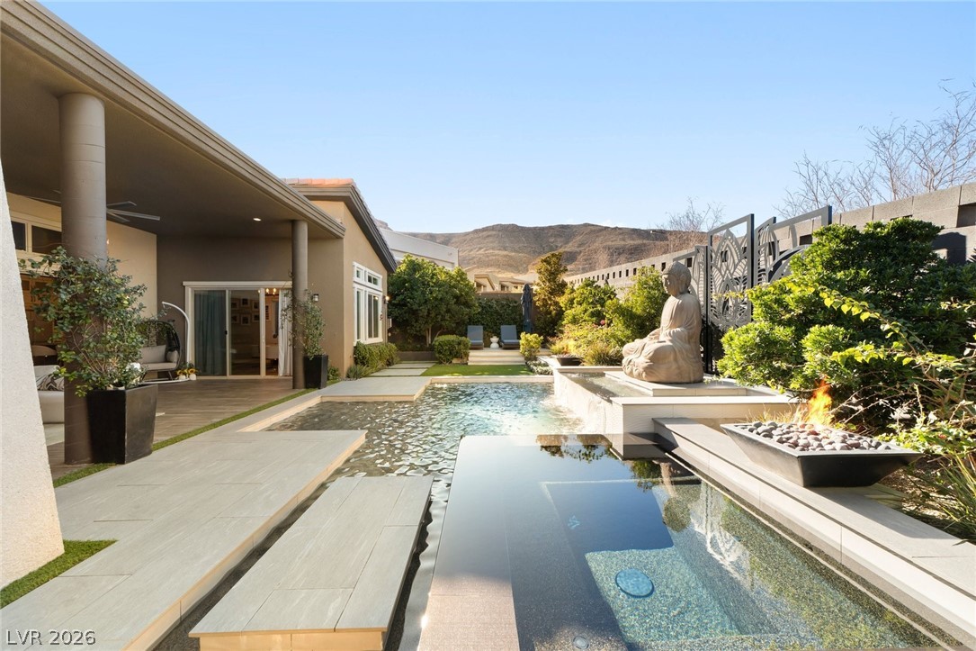 6262 Petroglyph Avenue