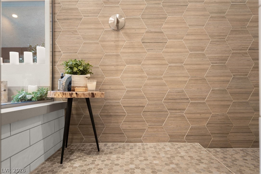 6262 Petroglyph Avenue